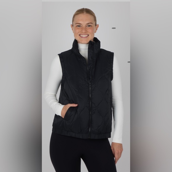 90 Degree By Reflex Women's Black Puffer Vest - Picture 6 of 10